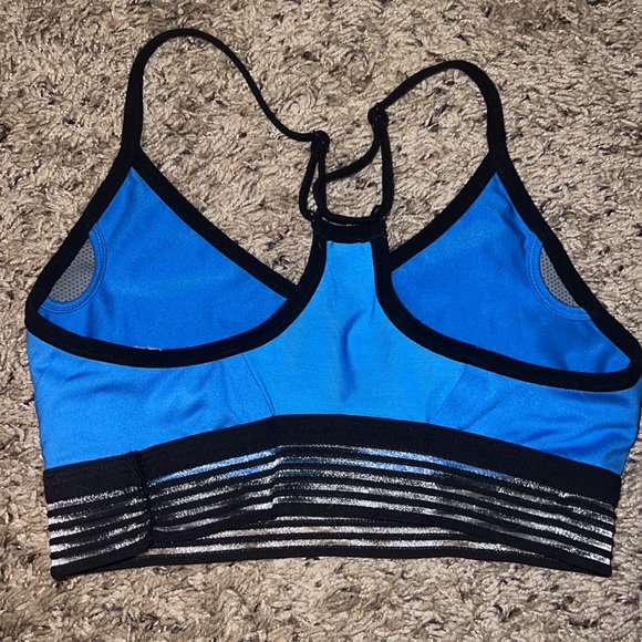 Nike sports bra size small - Picture 2 of 2